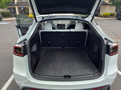 Used 2022 Tesla Model Y Performance AWD/4WD image 36