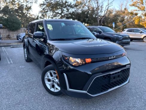 Used 2025 Kia Soul LX w/ LX Technology Package FWD image 4