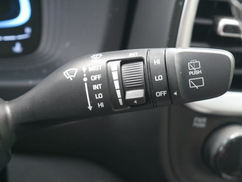 Used 2025 Hyundai Venue SEL FWD image 28