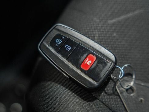 Used 2025 Toyota RAV4 XLE image 37