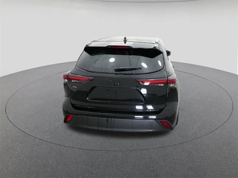 New 2026 Toyota Highlander XLE image 7