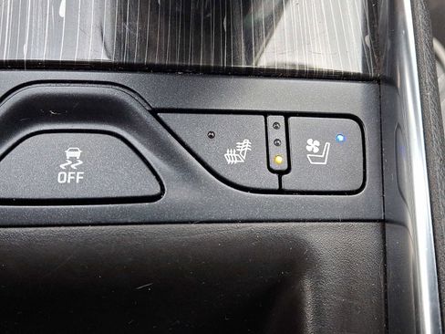 Used 2018 Chevrolet Impala Premier w/ Premier Confidence Package image 24