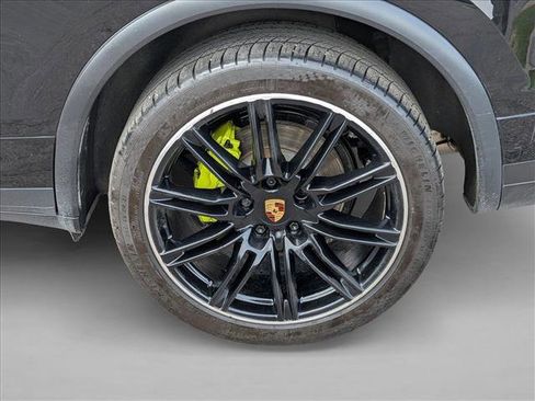 Used 2016 Porsche Cayenne S image 9