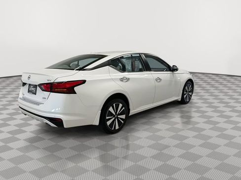 Used 2022 Nissan Altima 2.5 SV w/ SV Premium Package image 11
