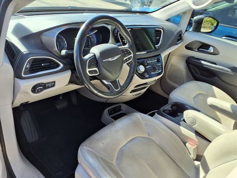 Used 2021 Chrysler Pacifica Touring-L w/ Uconnect Theater Family Group image 13