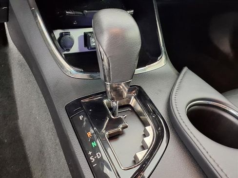 Used 2018 Toyota Avalon XLE image 19