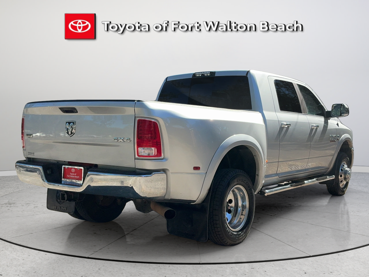 Used 2017 RAM 3500 Laramie w/ Convenience Group AWD/4WD image 4