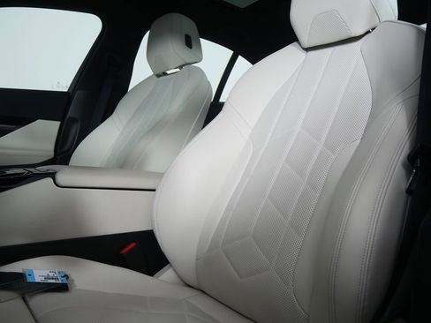 Used 2025 BMW 530i image 11