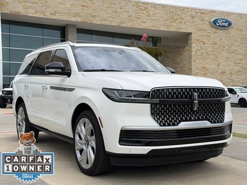 Used 2025 Lincoln Navigator Reserve AWD/4WD image 18