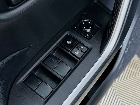 Used 2021 Toyota RAV4 LE image 17