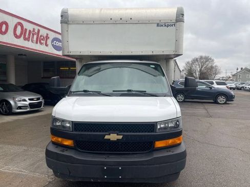 Used 2018 Chevrolet Express 4500 Extended w/ Driver Convenience Package image 3