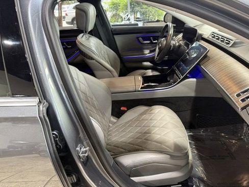 Used 2022 Mercedes-Benz S 580 4MATIC Sedan w/ AMG Line Package image 32