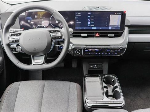 New 2025 Hyundai Ioniq 5 SE image 24