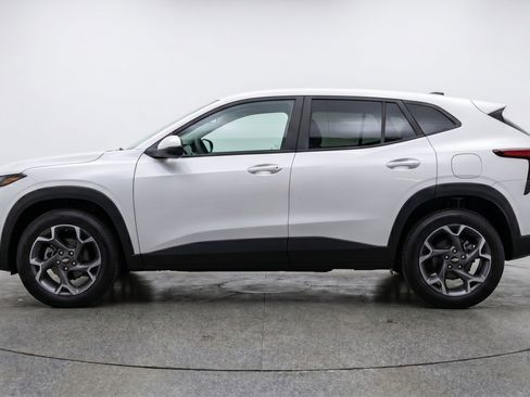 Used 2025 Chevrolet Trax LT FWD image 5