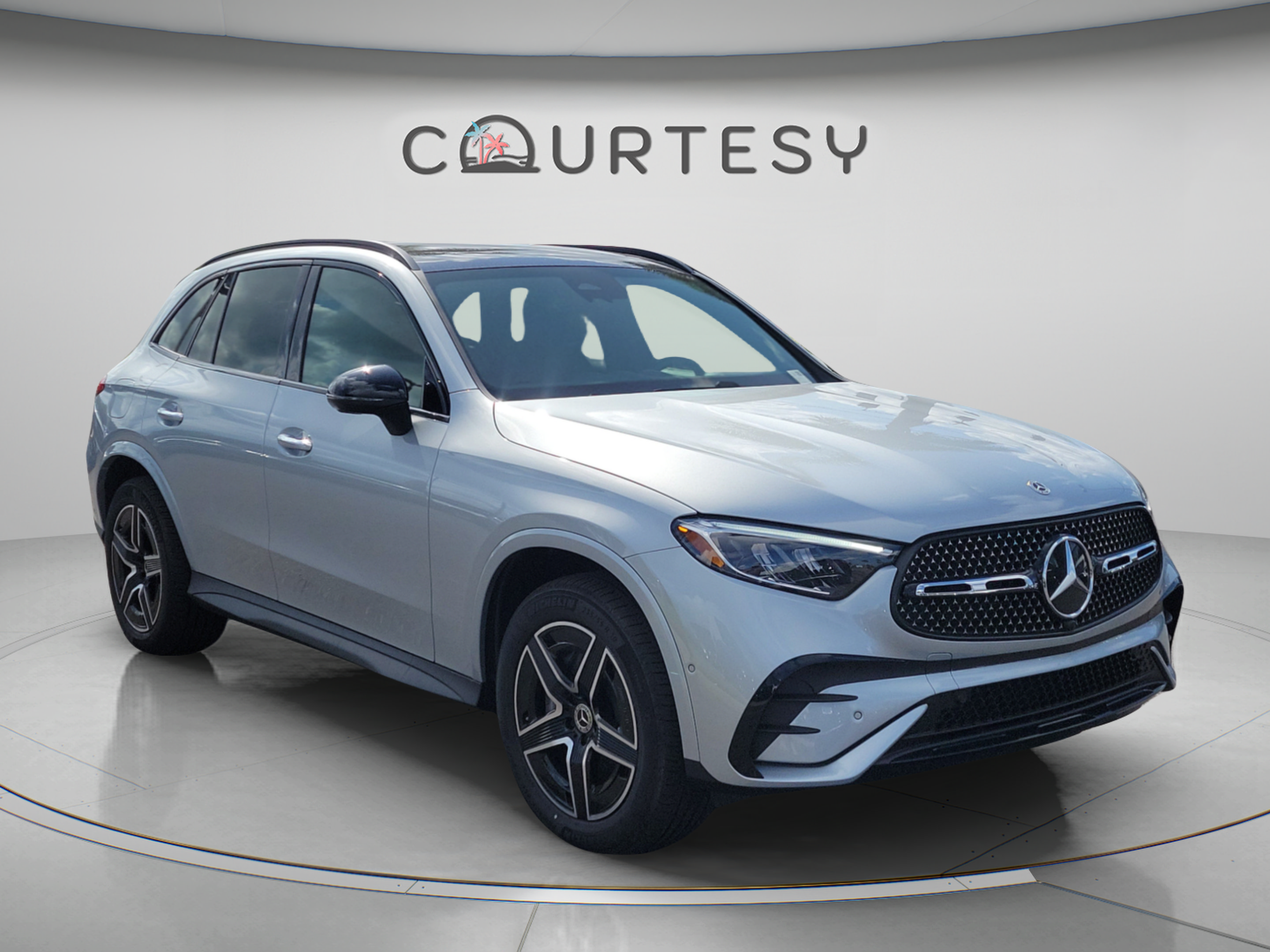 Used 2026 Mercedes-Benz GLC 300 4MATIC image 4