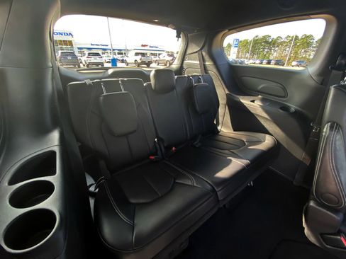 Used 2025 Chrysler Pacifica Select image 26