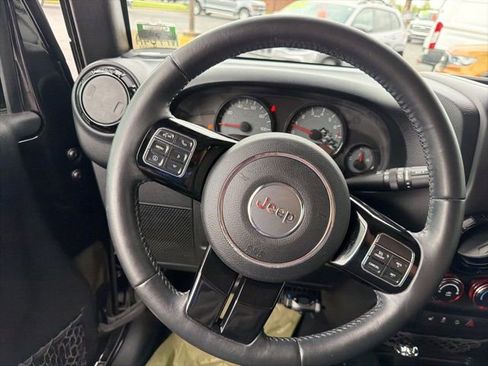 Used 2017 Jeep Wrangler Unlimited Sahara AWD/4WD image 17