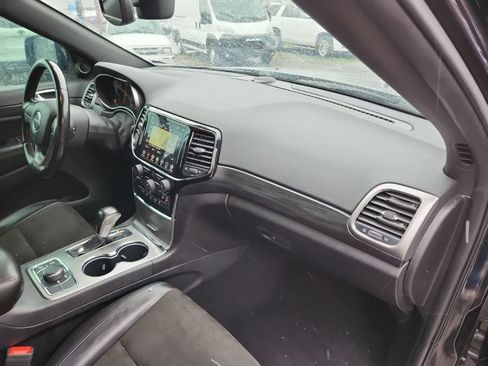 Certified 2020 Jeep Grand Cherokee Laredo w/ Quick Order Package 2BN North image 17