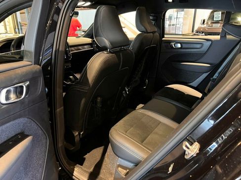 Used 2023 Volvo C40 P8 Recharge Ultimate image 11