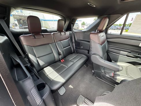 Certified 2022 Ford Explorer Platinum w/ Equipment Group 601A AWD/4WD image 20