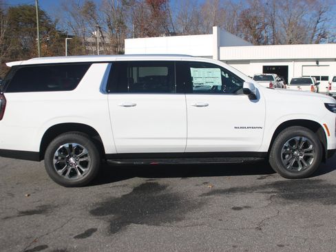 New 2026 Chevrolet Suburban LT w/ Comfort Package image 8