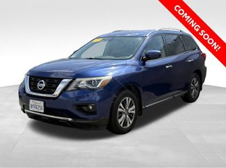 Used 2017 Nissan Pathfinder SV image 1