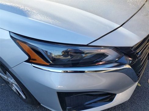 Used 2024 Nissan Altima 2.5 S image 10