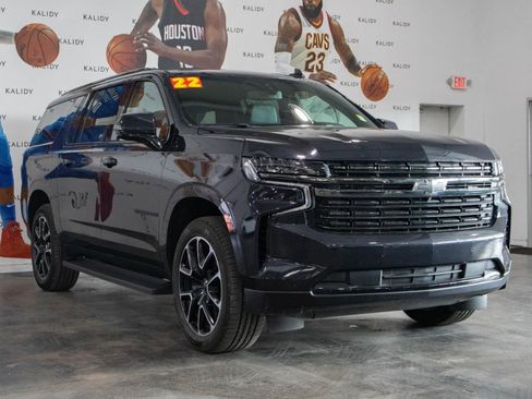 Used 2022 Chevrolet Suburban RST w/ Luxury Package image 19