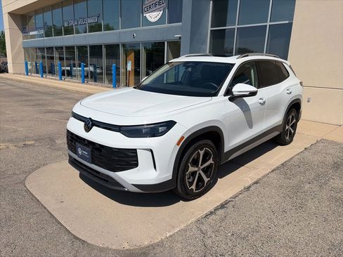 Certified 2026 Volkswagen Tiguan SE AWD/4WD image 4