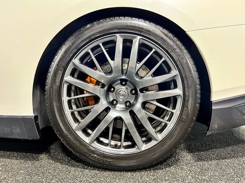 Used 2017 Nissan GT-R Premium image 28