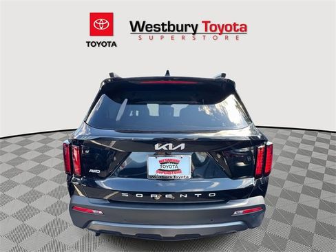 Used 2022 Kia Sorento S image 7