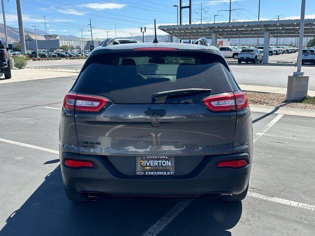 Used 2016 Jeep Cherokee Latitude AWD/4WD image 5