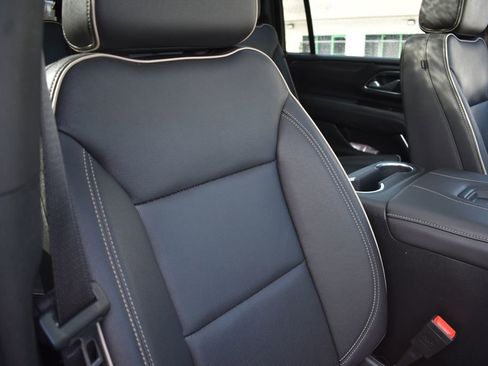 Used 2024 GMC Yukon XL SLT w/ SLT Premium Package image 22