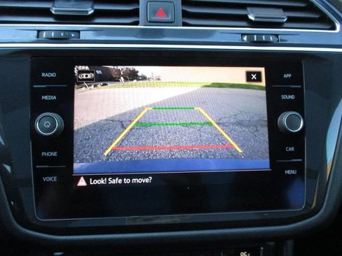 Used 2021 Volkswagen Tiguan SE R-Line image 54