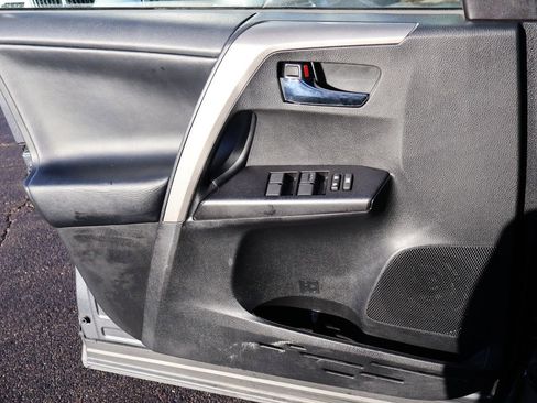 Used 2018 Toyota RAV4 XLE image 38