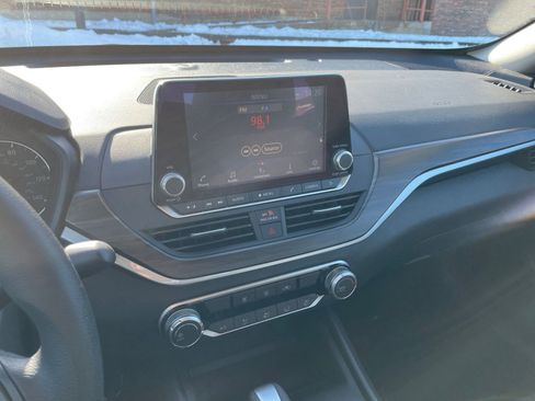 Used 2025 Nissan Altima 2.5 SV image 17