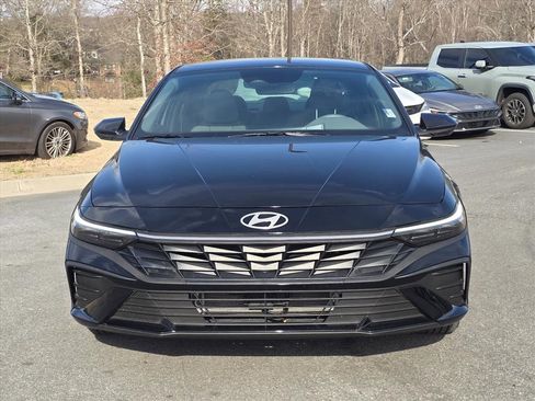 Used 2025 Hyundai Elantra Blue image 8