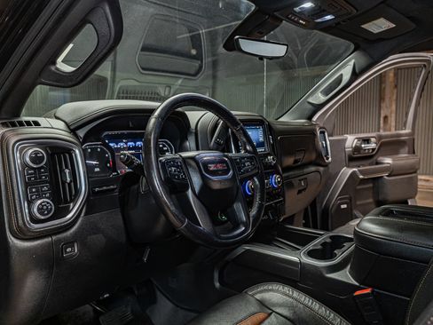Used 2020 GMC Sierra 2500 AT4 w/ AT4 Premium Package AWD/4WD image 12