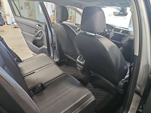 Used 2023 Volkswagen Tiguan SE w/ Panoramic Sunroof Package AWD/4WD image 11