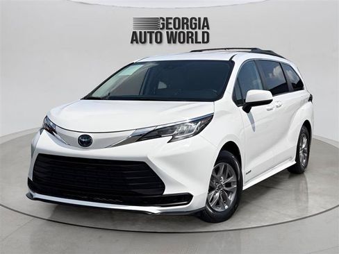 Used 2021 Toyota Sienna LE FWD image 3