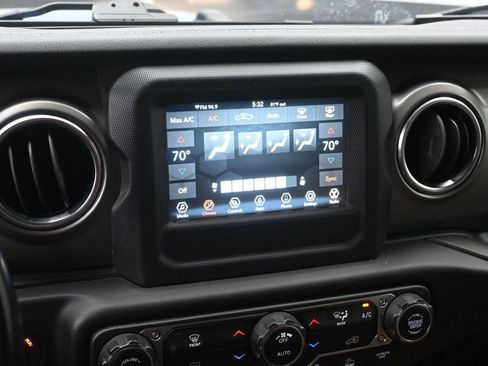 Used 2021 Jeep Gladiator Rubicon w/ Safety Group AWD/4WD image 14