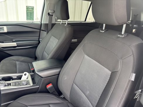 Used 2022 Ford Explorer XLT image 21