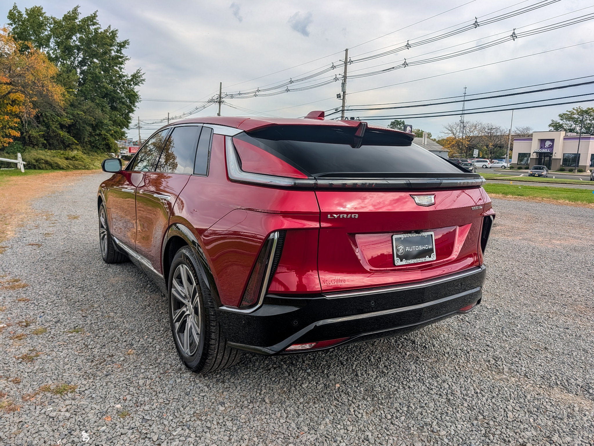 Used 2024 Cadillac Lyriq Luxury AWD/4WD image 8
