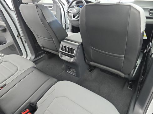 New 2026 Volkswagen Atlas Cross Sport SEL AWD/4WD image 11