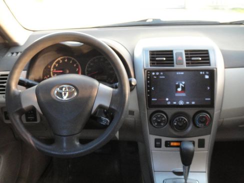 Used 2011 Toyota Corolla LE image 9