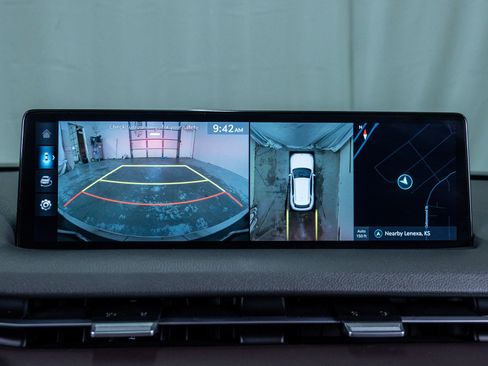 Used 2022 Genesis GV70 2.5T w/ Advanced Package image 26