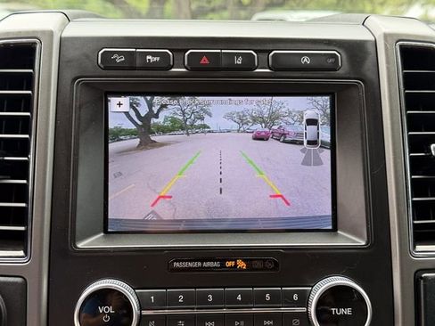 Used 2019 Ford Expedition XLT w/ Equipment Group 202A AWD/4WD image 15