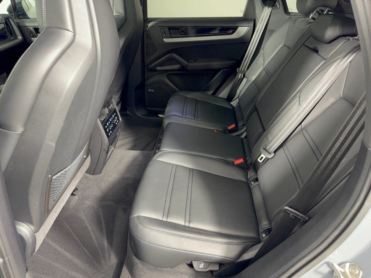 Certified 2024 Porsche Cayenne S AWD/4WD image 25