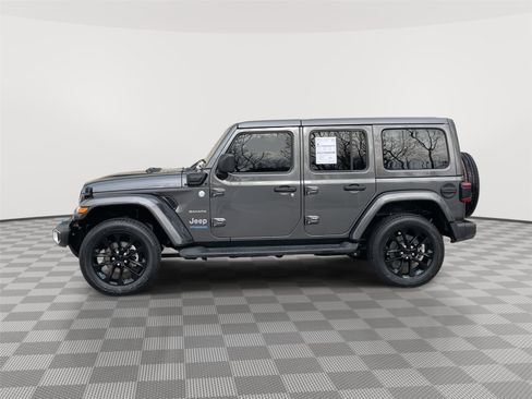 Used 2022 Jeep Wrangler Unlimited Sahara w/ Cold Weather Group AWD/4WD image 2