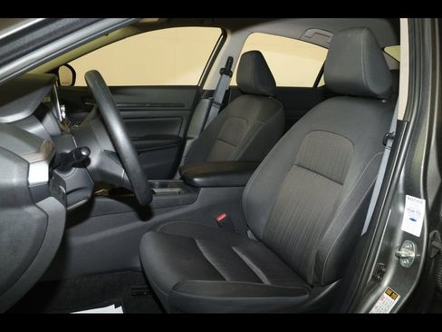 Used 2025 Nissan Altima 2.5 SV FWD image 10